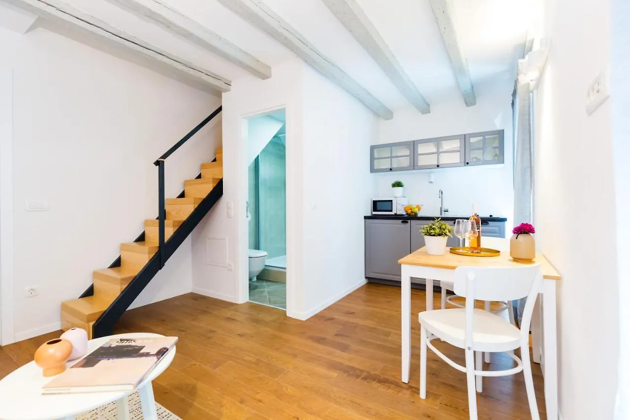 Cozy Montalbano Studios By Irundo Rovinj